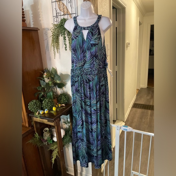 Berkley Jensen Dresses & Skirts - Berkeley Jensen Leaf Print Maxi Dress